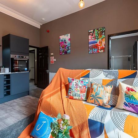 Art-Filled Bohemian 1 Bedroom Apt 2 Beds Colourful Praise Inn Apartment Kingston upon Hull Esterno foto