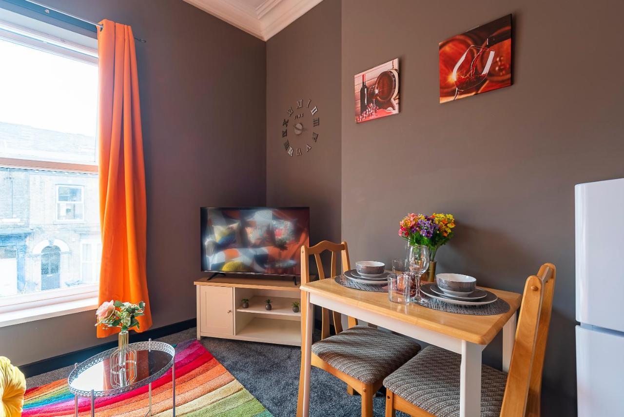Art-Filled Bohemian 1 Bedroom Apt 2 Beds Colourful Praise Inn Apartment Kingston upon Hull Esterno foto